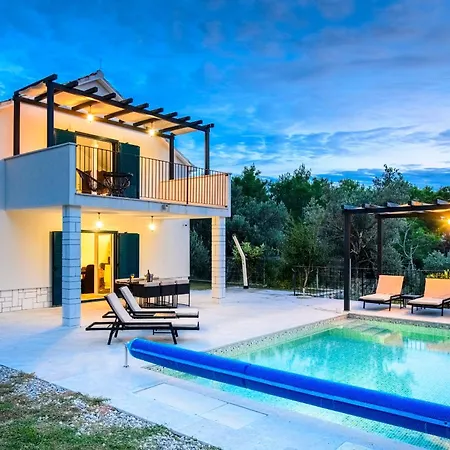 Blue Stone * Zaostrog